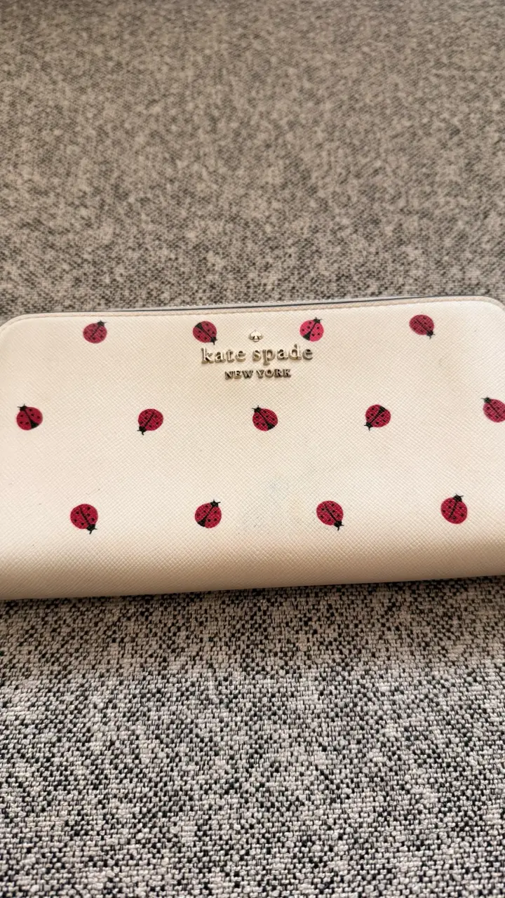 Billetera Kate Spade con diseño de mariquitas - 2
