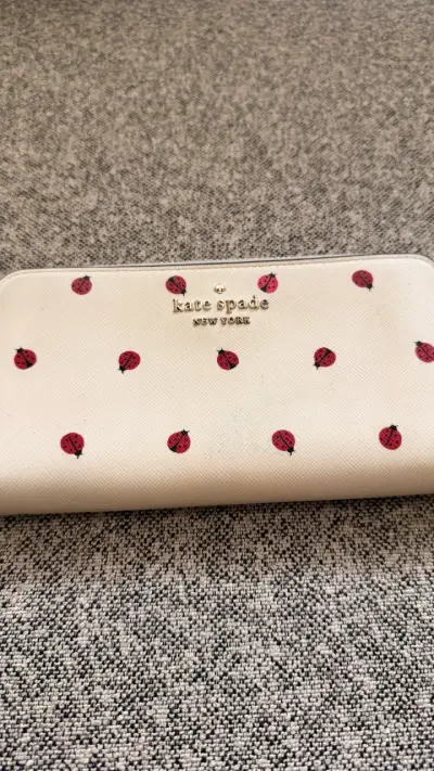Billetera Kate Spade con diseño de mariquitas - miniatura 2