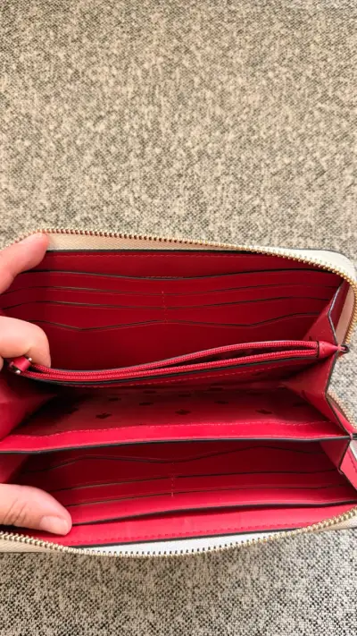 Billetera Kate Spade con diseño de mariquitas - miniatura 5