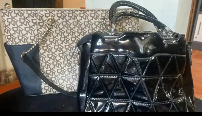 Bolso tote DKNY con diseño monograma + bolso mano - 4