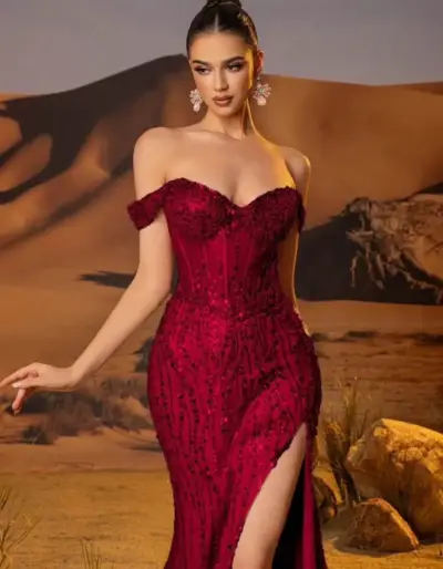 Vestido de noche rojo con lentejuelas - miniatura 2