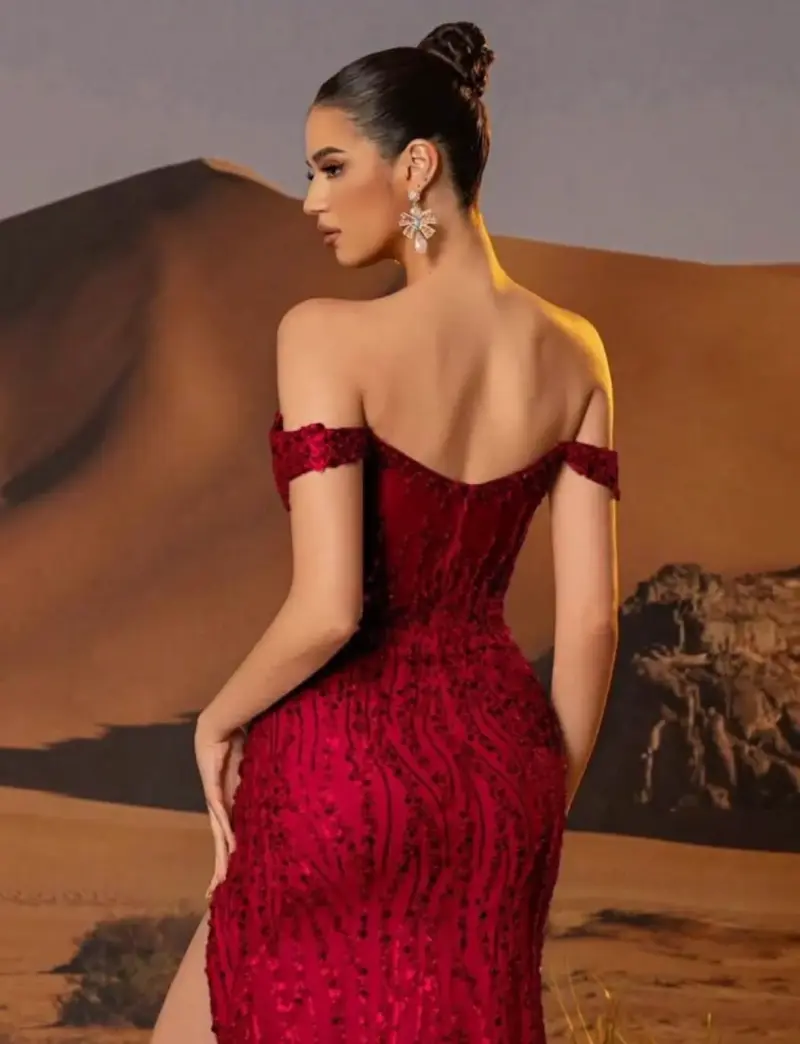 Vestido de noche rojo con lentejuelas - 3