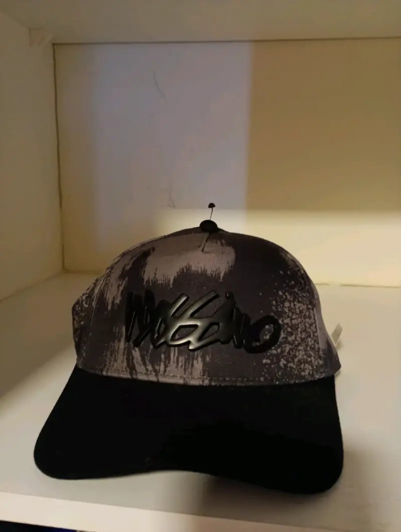 Gorra negra con diseño Mossimo - 1