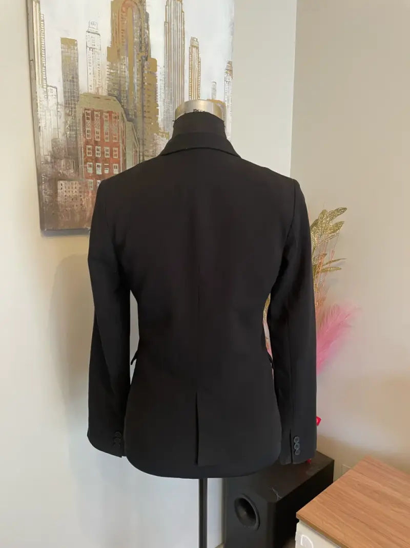 Blazer negro elegante para mujer - 3