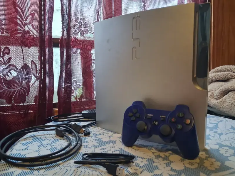 PS3 plateada con lector malo - PlayStation 3 - 1