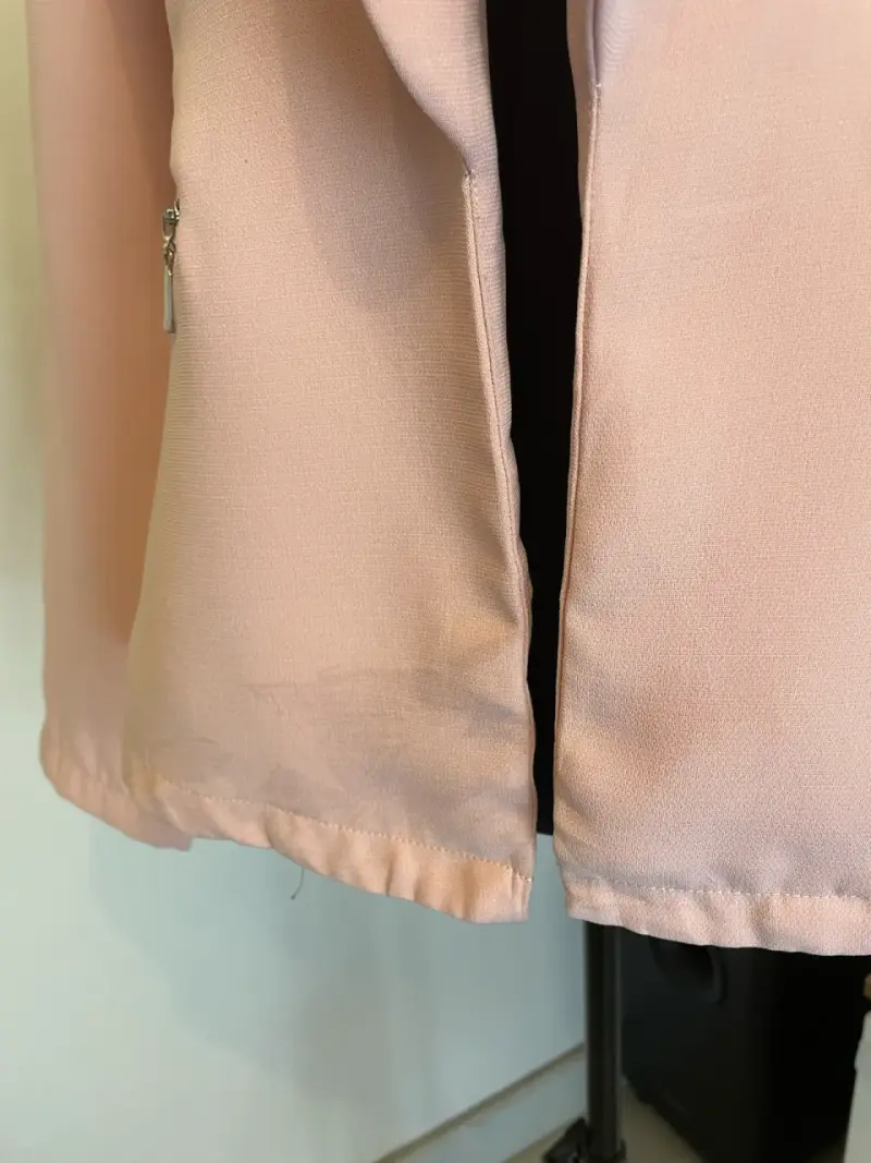 Blazer rosa claro para mujer con bolsillos - 2