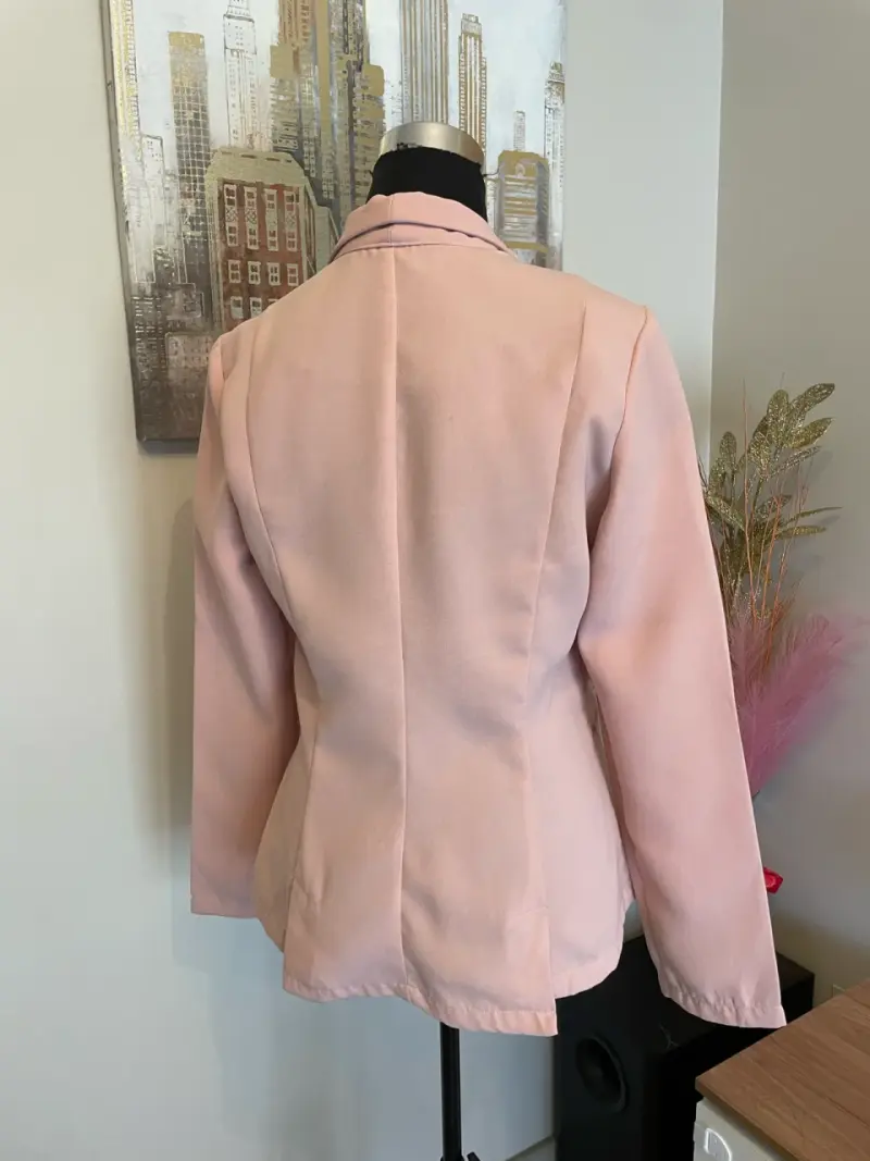 Blazer rosa claro para mujer con bolsillos - 4
