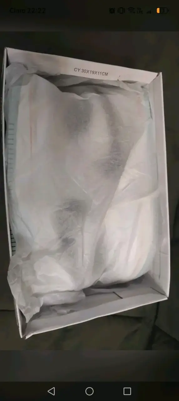 Zapatillas deportivas blancas con suela celeste - 1