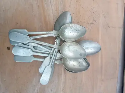 Juego de cucharas de metal antiguas - miniatura 2