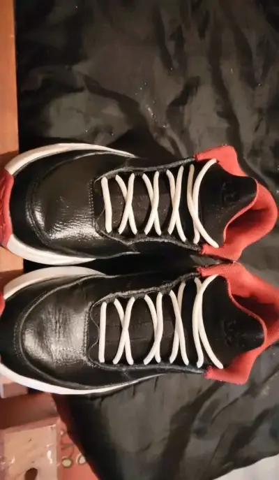 Zapatillas deportivas negras y rojas para hombre - miniatura 3
