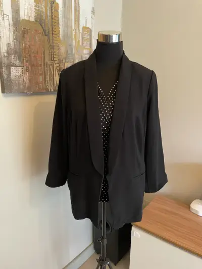 Blazer negro elegante para mujer - miniatura 1