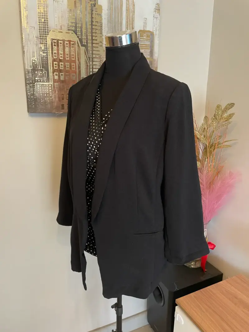Blazer negro elegante para mujer - 2