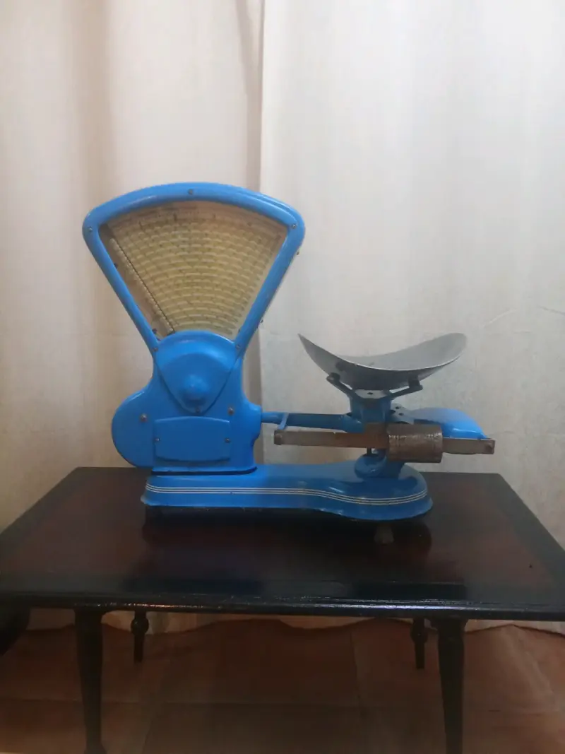 Balanza antigua azul de cocina - 2