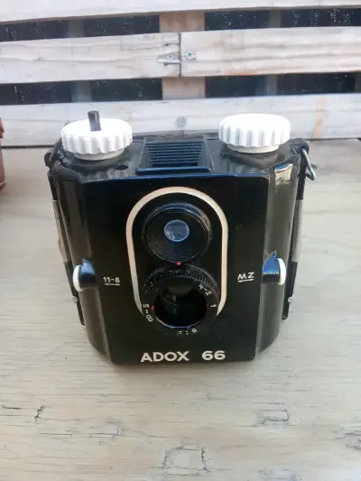 Cámara vintage Adox 66 con estuche de cuero - miniatura 5