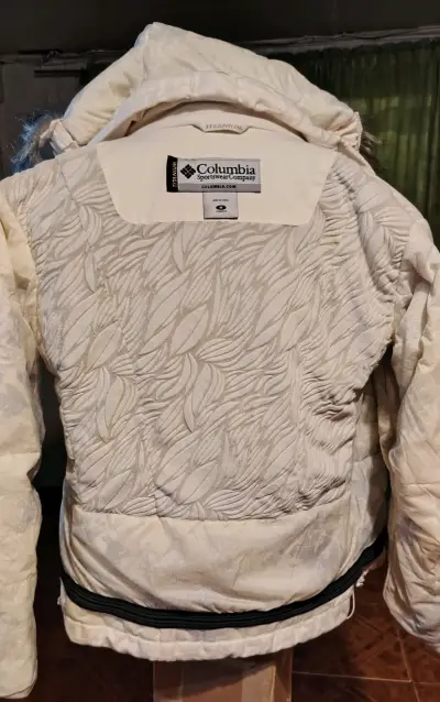 Chaqueta Columbia blanca con capucha de piel - miniatura 2