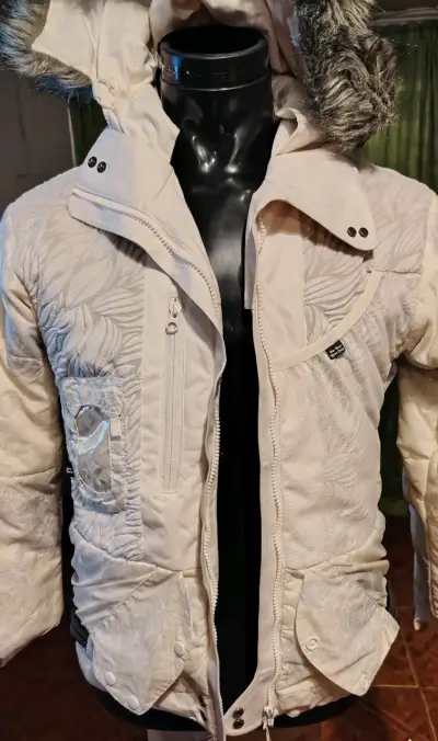Chaqueta Columbia blanca con capucha de piel - miniatura 3