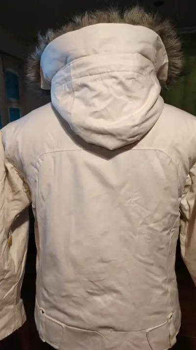 Chaqueta Columbia blanca con capucha de piel - miniatura 4