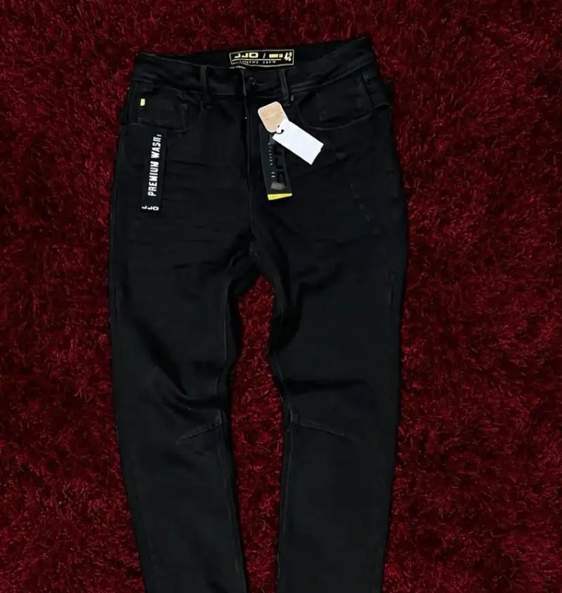 Jeans negros de hombre JJO con diseño moderno