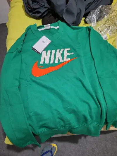 Polerón verde Nike con logo /talla S grande - miniatura 1