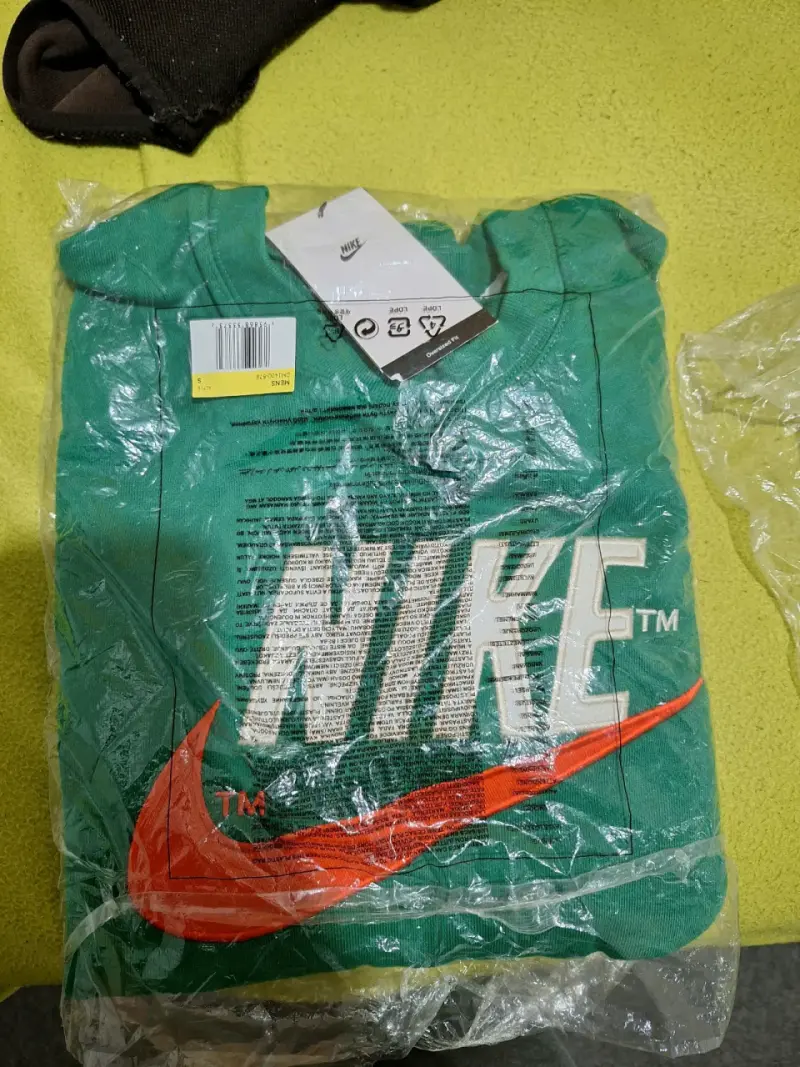 Polerón verde Nike con logo /talla S grande - 2