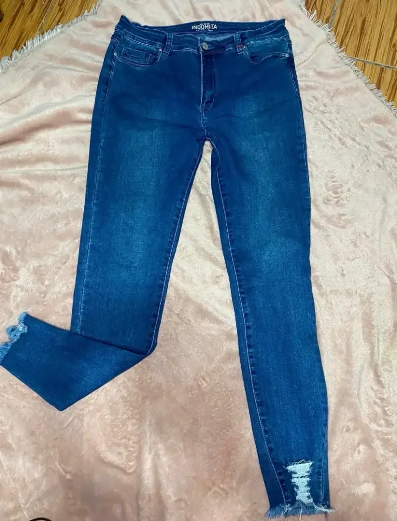 Jeans azul desgastado para mujer Indómita