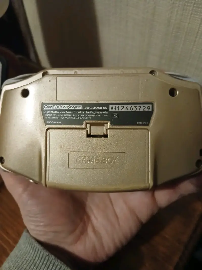 Game Boy Advance color dorado - 2