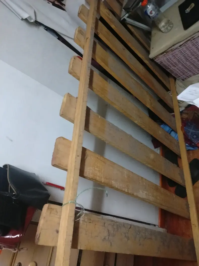 Cama individual de madera en buen estado - 2