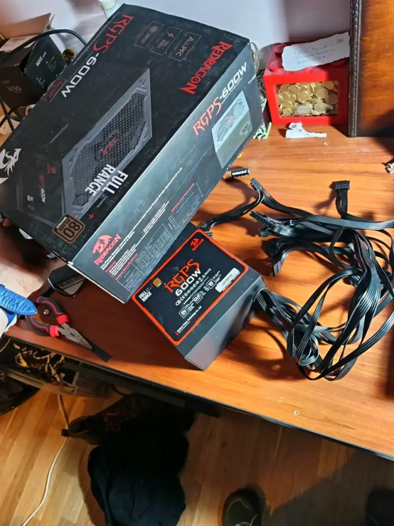 Fuente de Poder Redragon RGPS 600W 80 Plus - 5