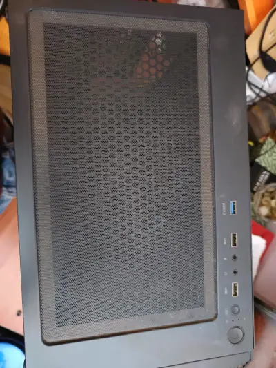 Gabinete de PC con panel lateral de vidrio - miniatura 2