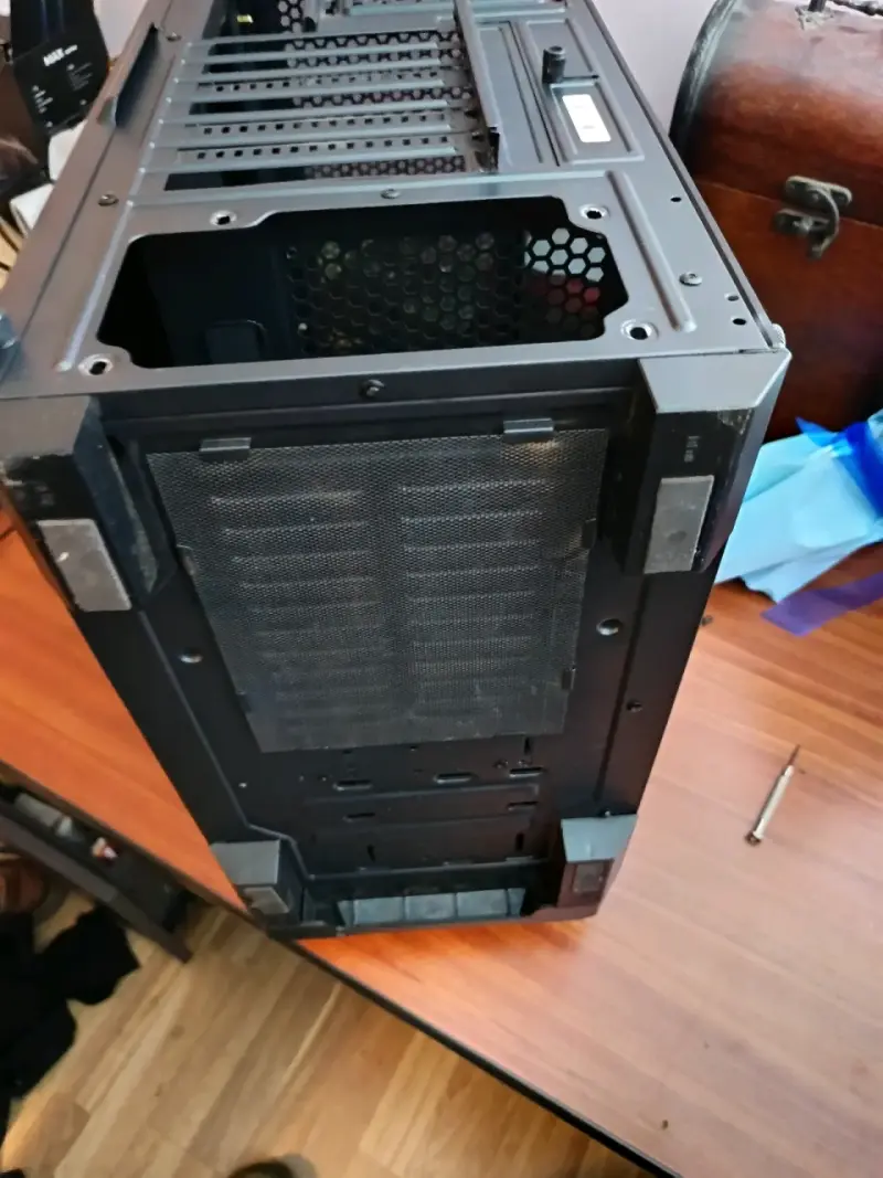 Gabinete de PC con panel lateral de vidrio - 4