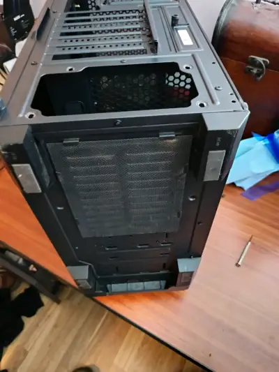 Gabinete de PC con panel lateral de vidrio - miniatura 4