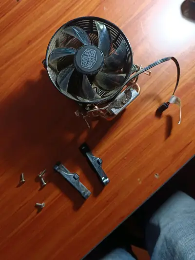 Ventilador Cooler Master para CPU con accesorios - miniatura 1