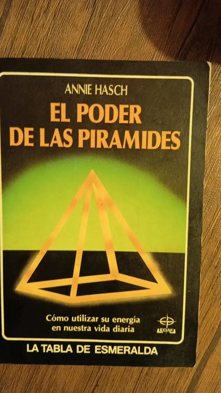 Libro El Poder de las Pirámides de Annie Hasch - 1