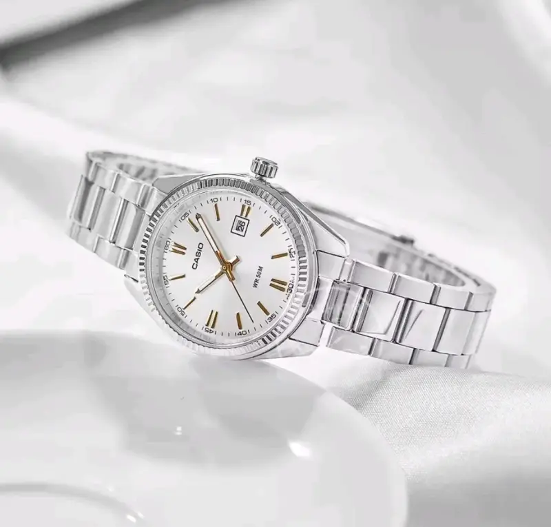 Reloj Casio Plateado Mujer con Fecha y Día - 3