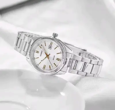 Reloj Casio Plateado Mujer con Fecha y Día - miniatura 3