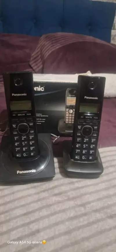 Teléfonos inalámbricos Panasonic con base - miniatura 1