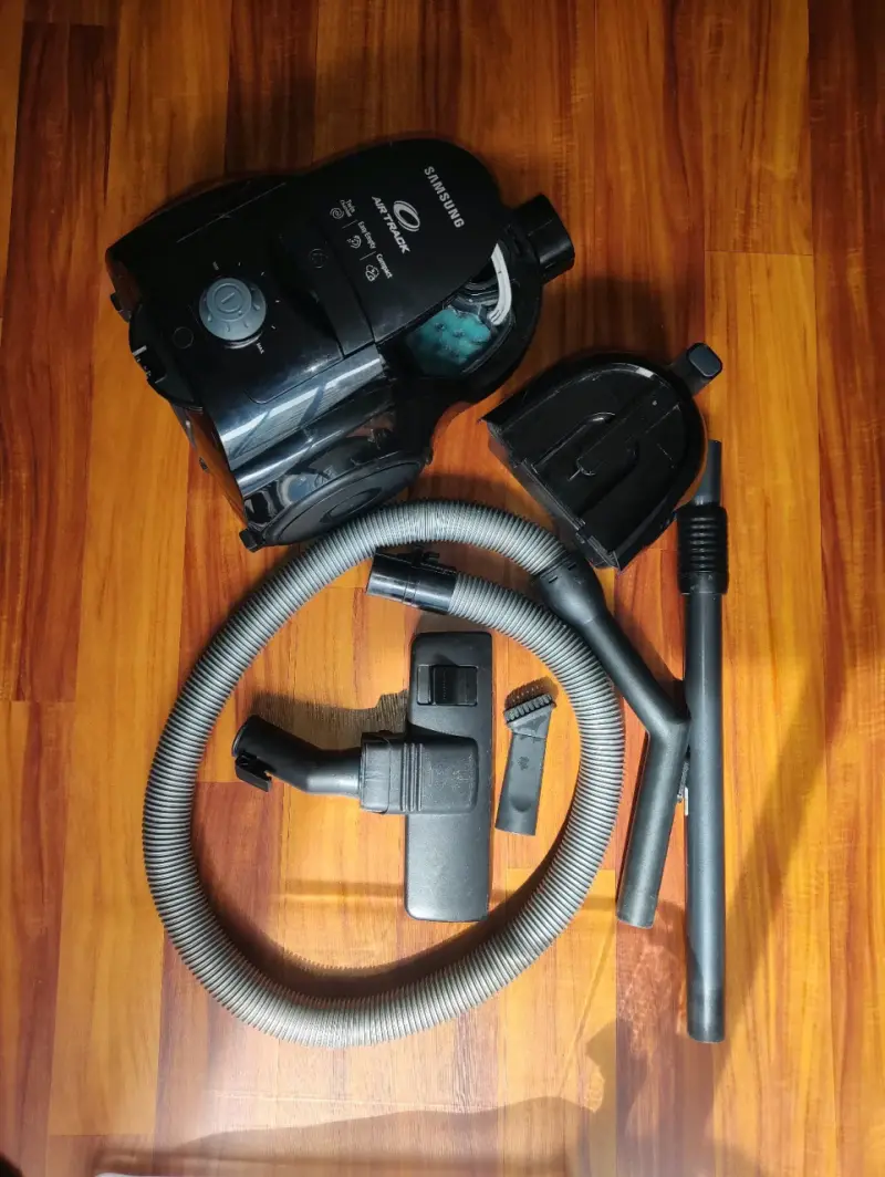 Aspiradora Samsung Air Track con accesorios - 1