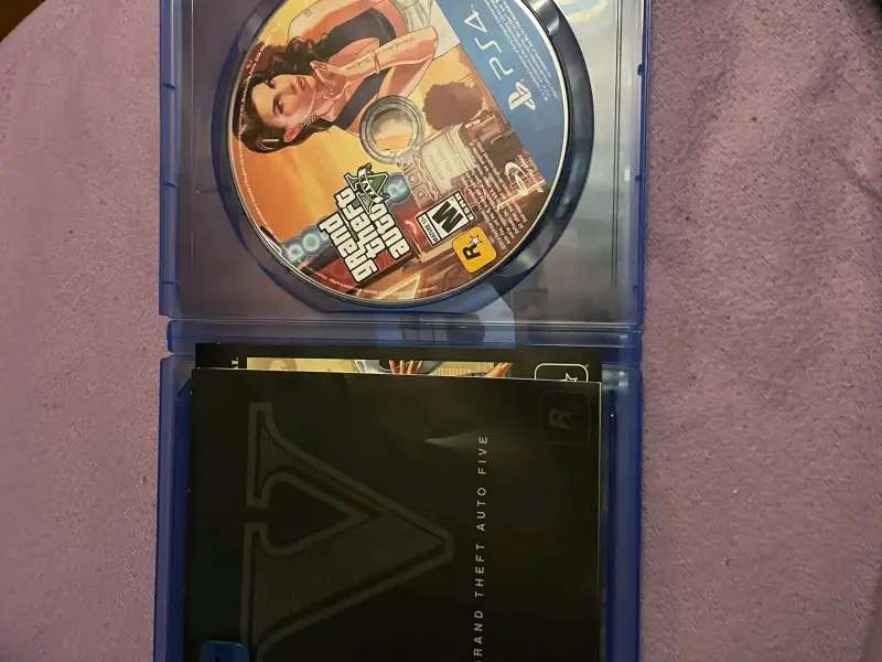 Juego PS4 Grand Theft Auto V Premium Edition - 2