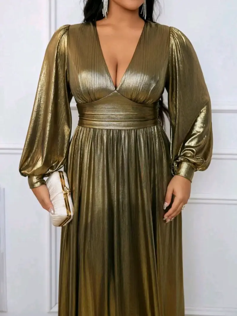 Vestido largo dorado con escote en V - 3