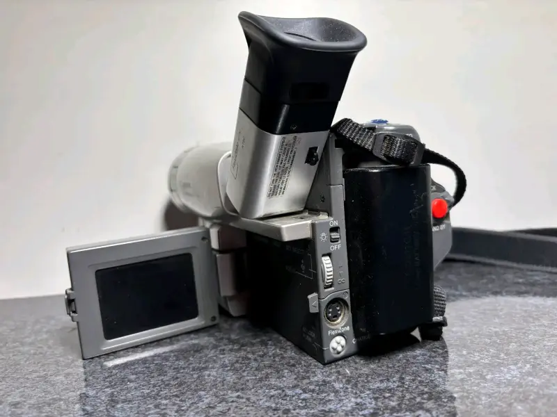 Videocámara Canon ES8400V con estabilizador de imagen - 2