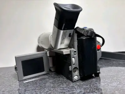 Videocámara Canon ES8400V con estabilizador de imagen - miniatura 2