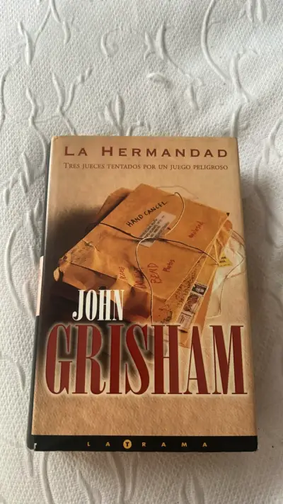 Libro 'La Hermandad' de John Grisham en buen estado - miniatura 1