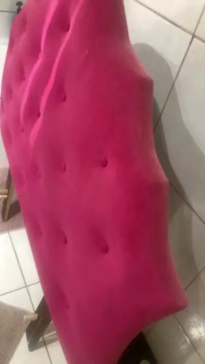 Respaldo de cama tapizado en terciopelo fucsia - miniatura 1