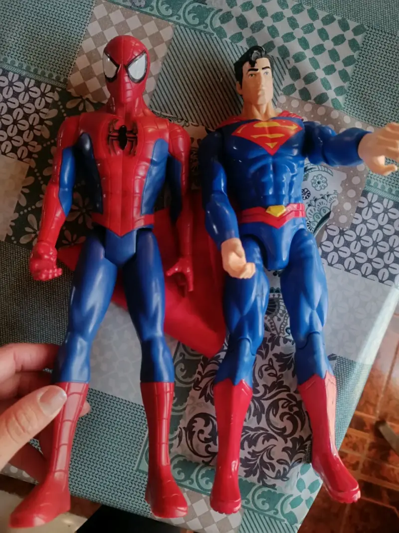 Figuras de acción Spiderman y Superman