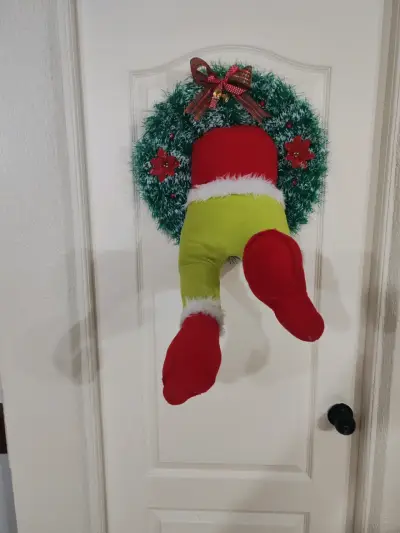 Decoración navideña de puerta con piernas de duende - miniatura 6