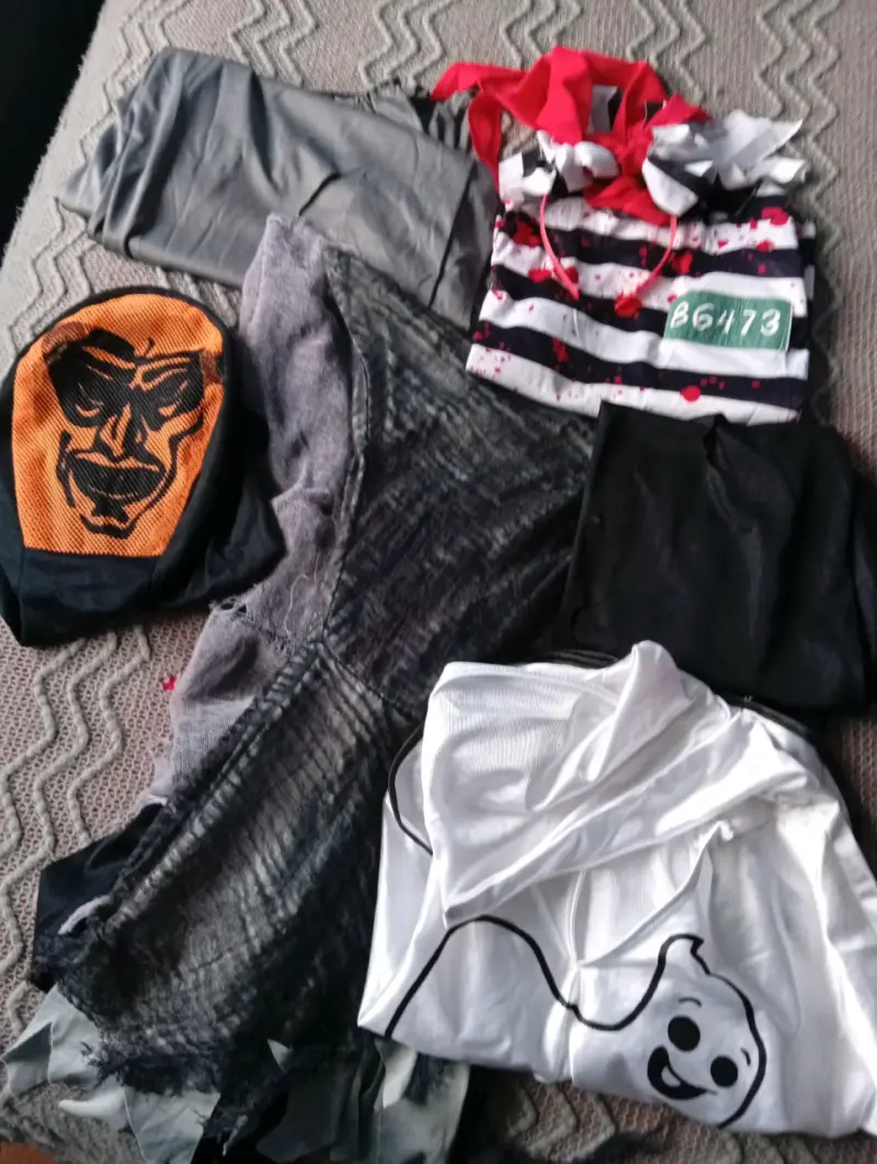 Lote de 110 Disfraces de Halloween+ 7 accesorios - 6