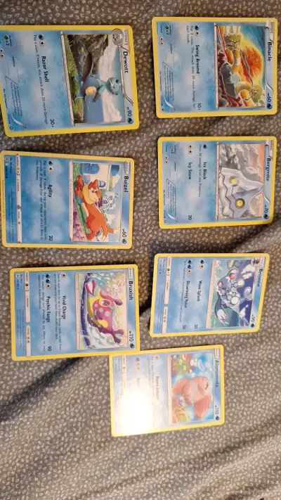 Lote de cartas Pokémon variadas - miniatura 1