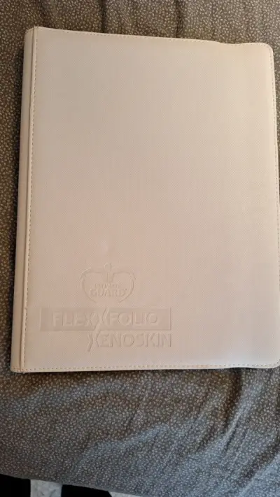 Carpeta Flexxfolio Xenoskin para Cartas pokemon - miniatura 1