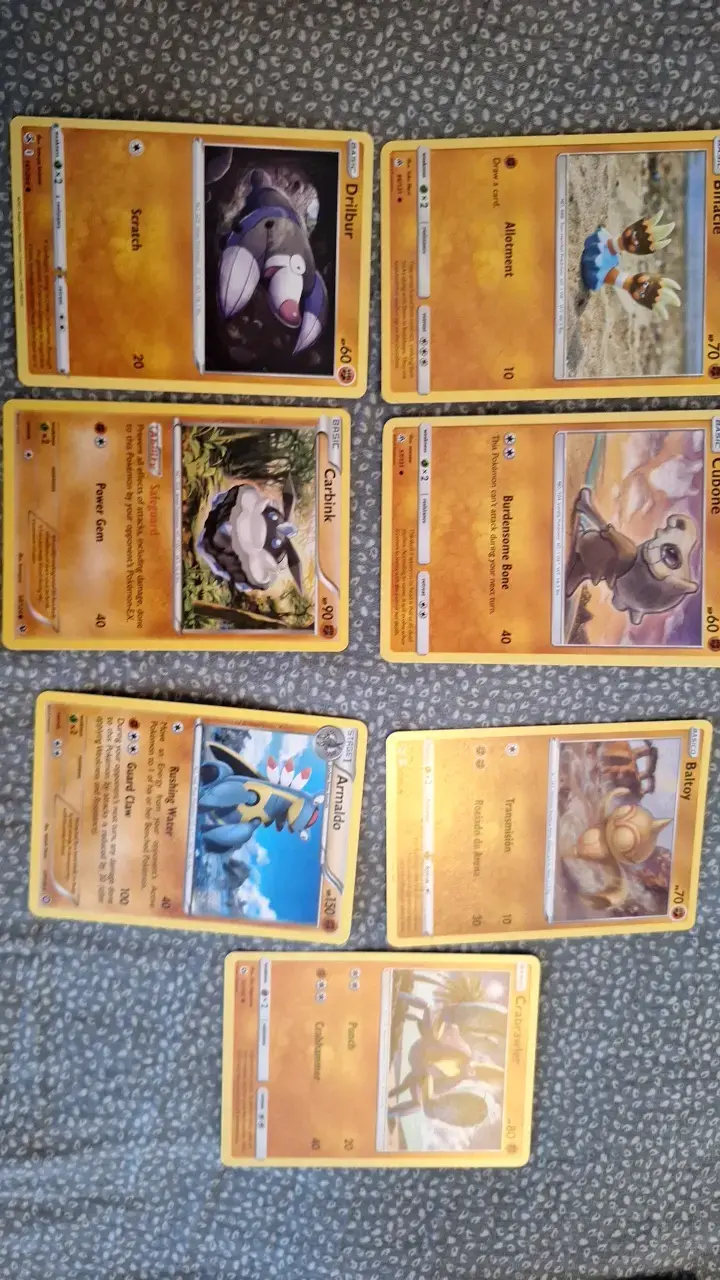 Lote de cartas Pokémon variadas - 2