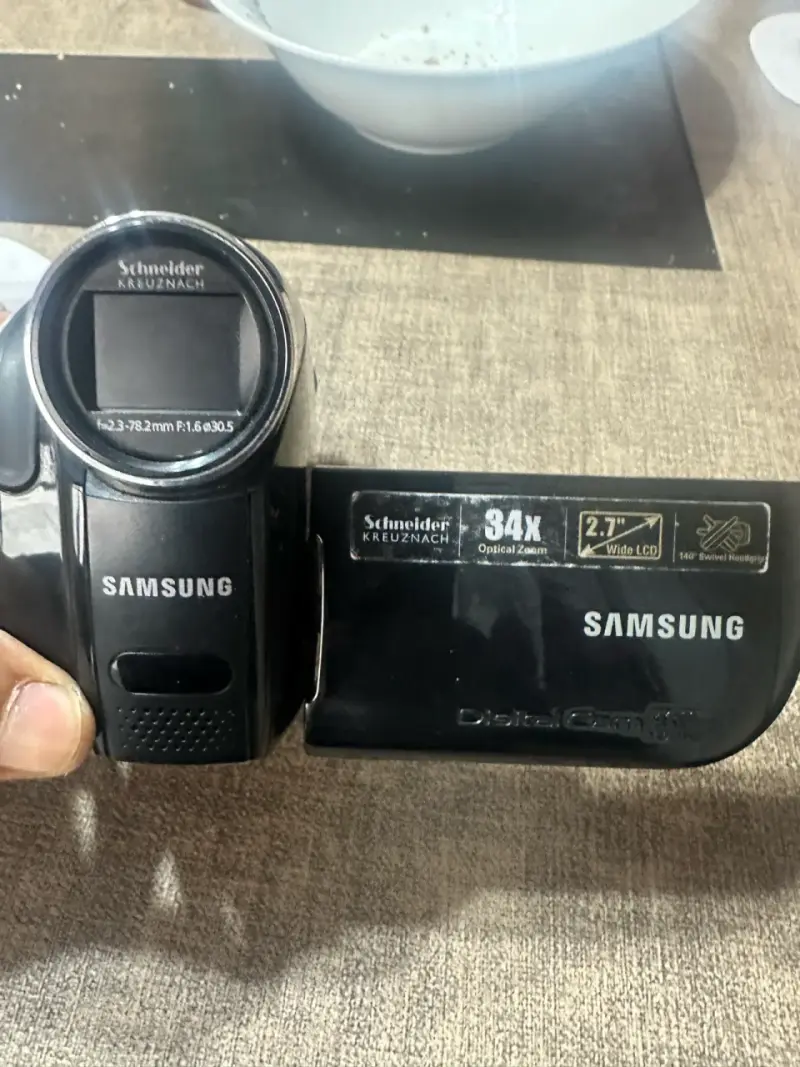 Videocámara Samsung SC-DX103 con Zoom Óptico 34x - 2